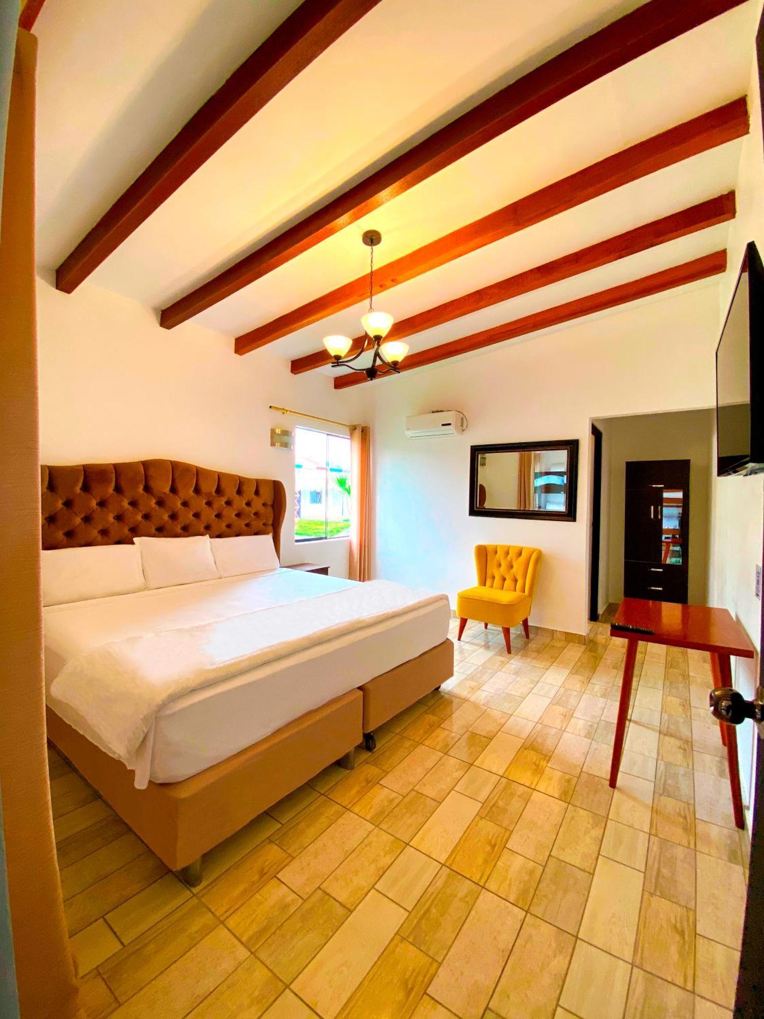 Hotel Resort Thiago Chincha Alta Exterior photo